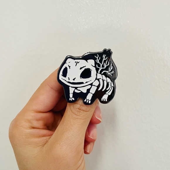 Bulbasaur skeleton pin - Picture 2 of 4